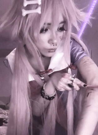 cutting in yuno gasai cosplay